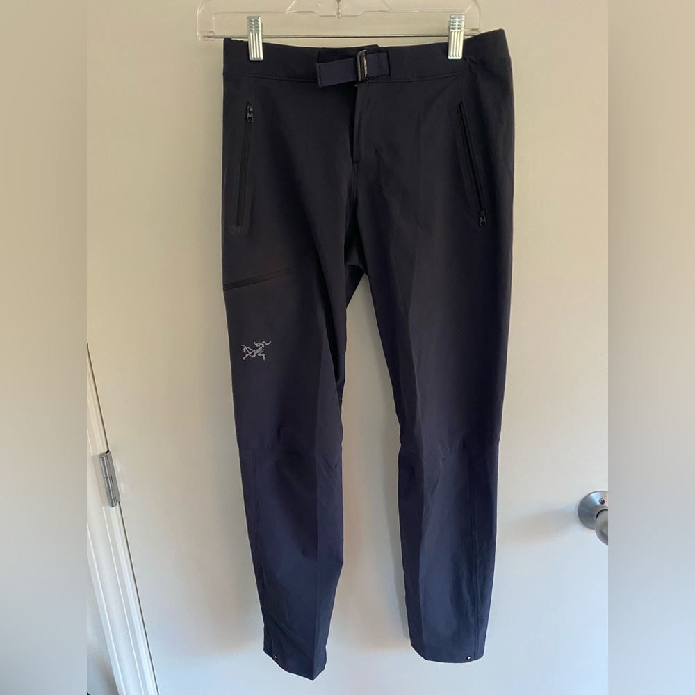 Like new. Arc’teryx Gamma LT pants. Women’s size 0. Retail $180.